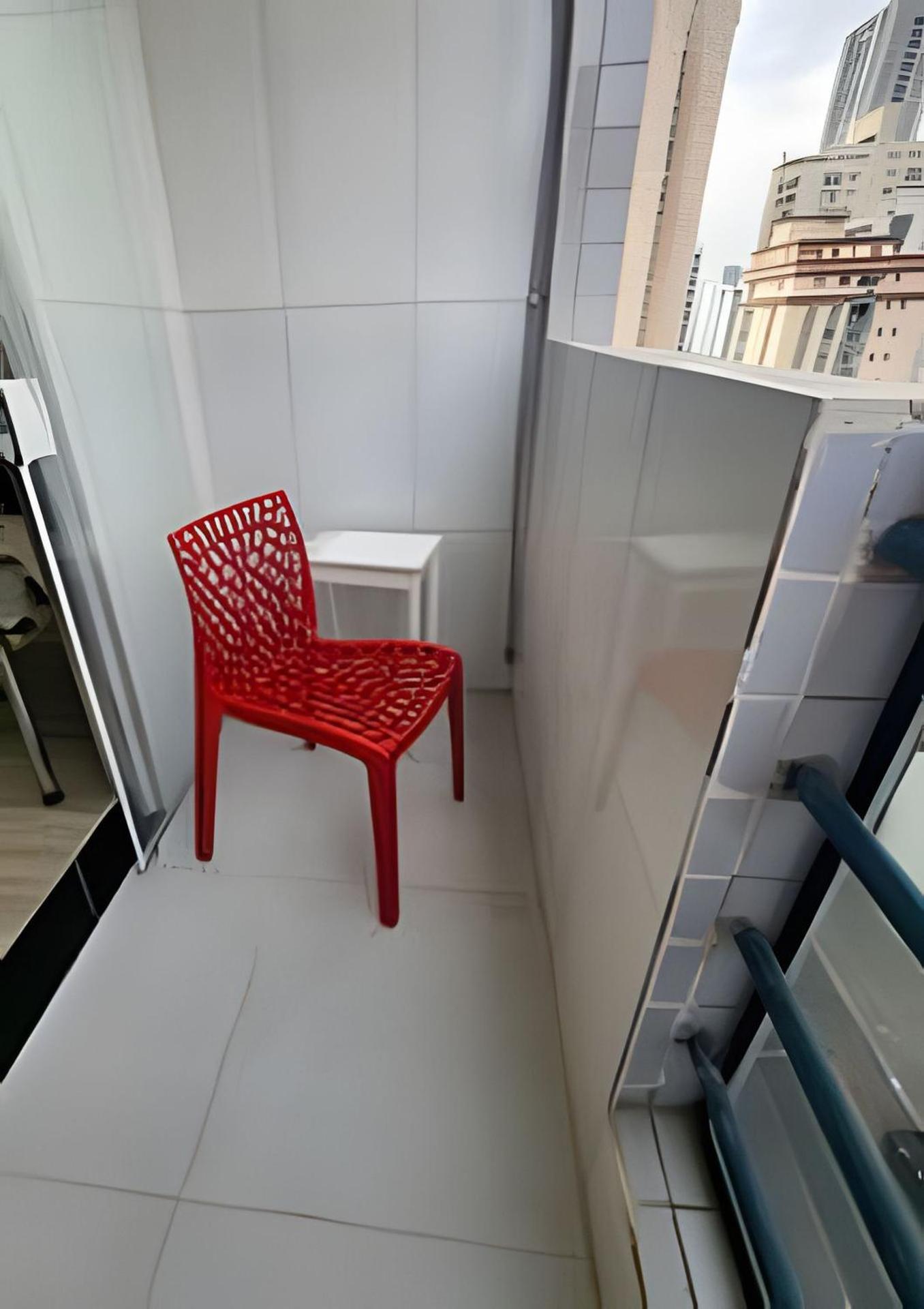 Belo Apto no Gonzaga - uma quadra da praia