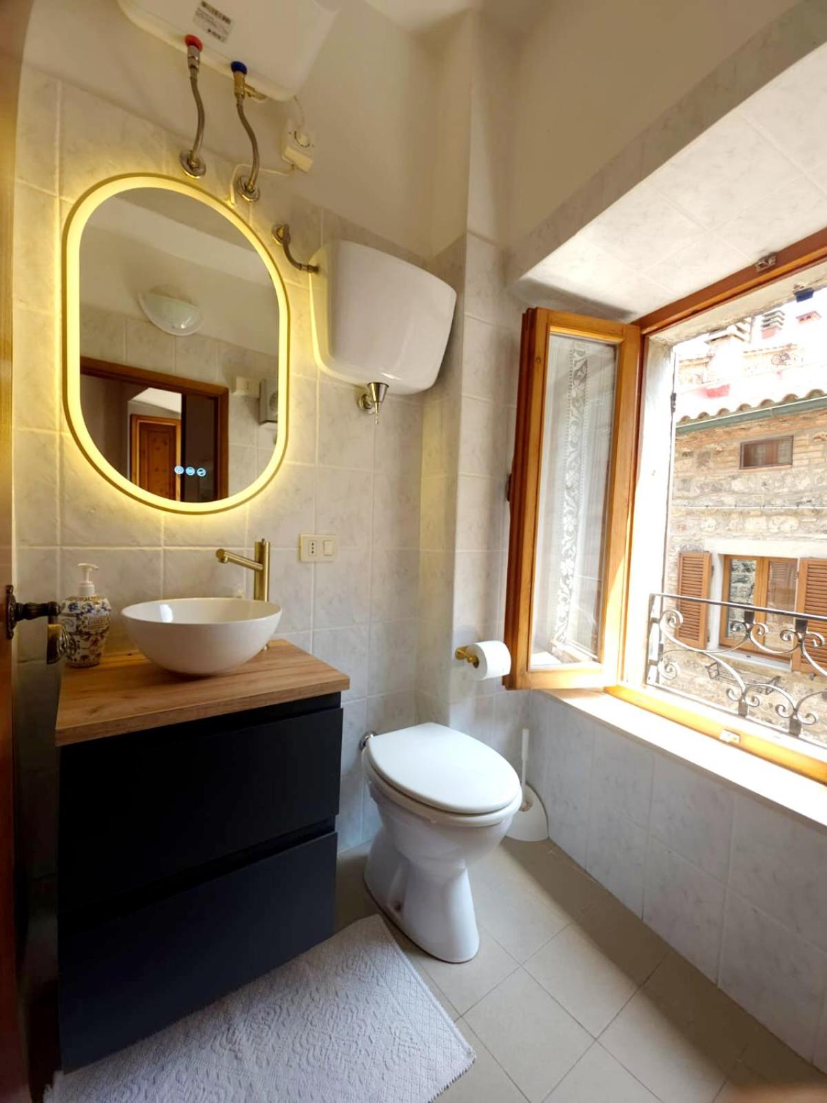 Flat Ghino di Tacco historical centre Radicofani