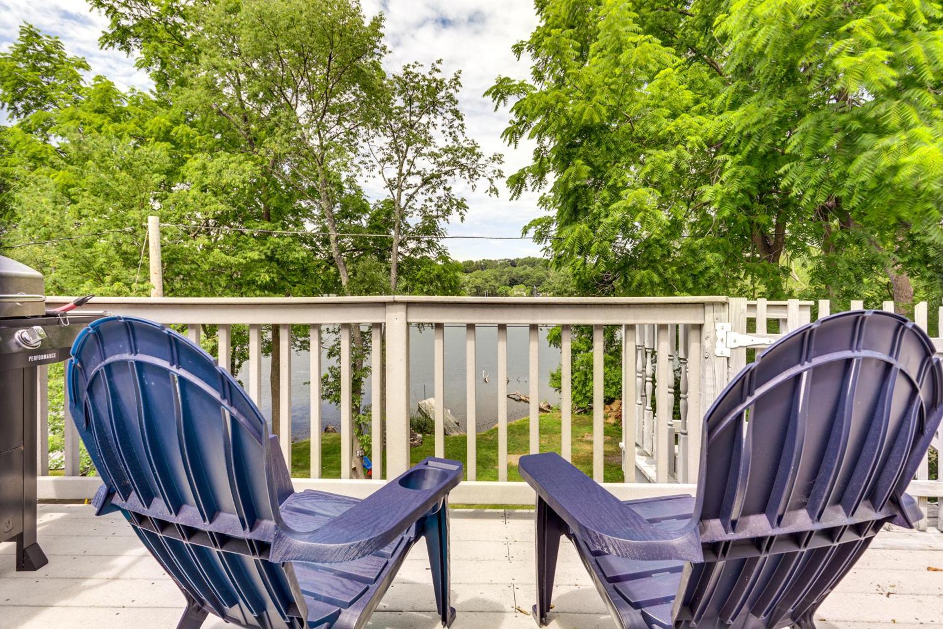 Lakefront Cottage 2 Mi to Palladium in Worcester!