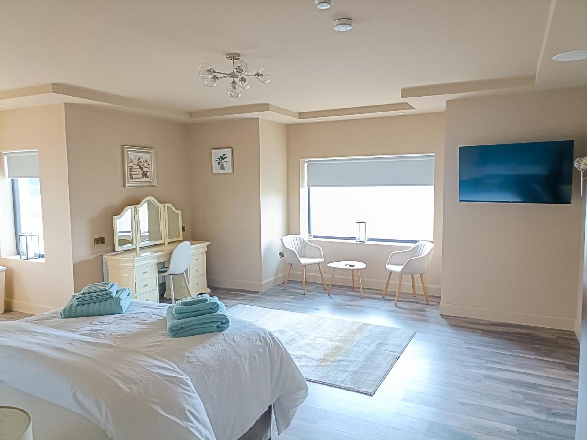 New Spacious Coastal Retreat