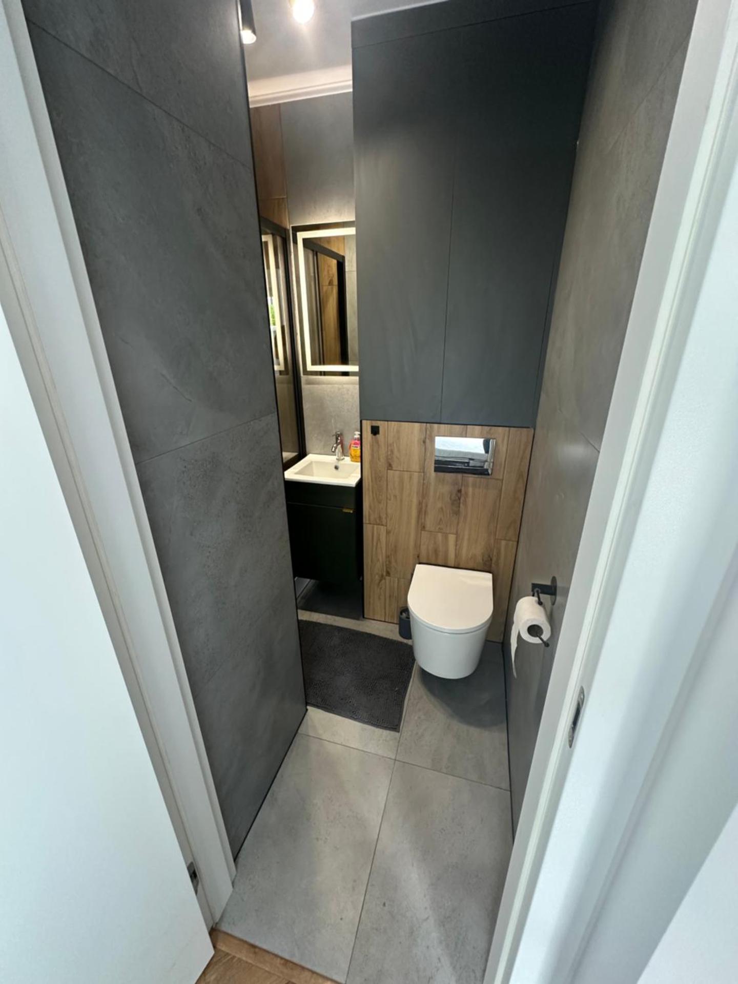 Nowa Apartmenty - parking lotniskowy