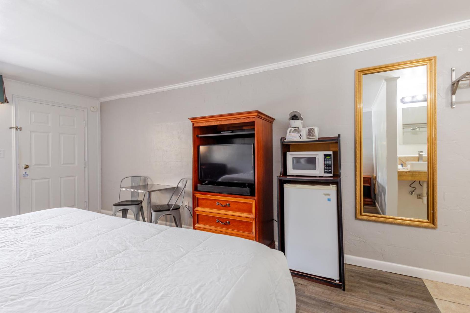 King Studio with Sofa Bed