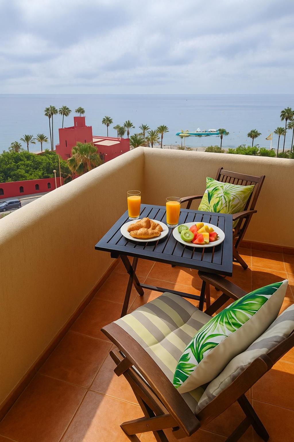 EL ESTUDIO DE LA PLAYA BENALBEACH Vistas al Mar