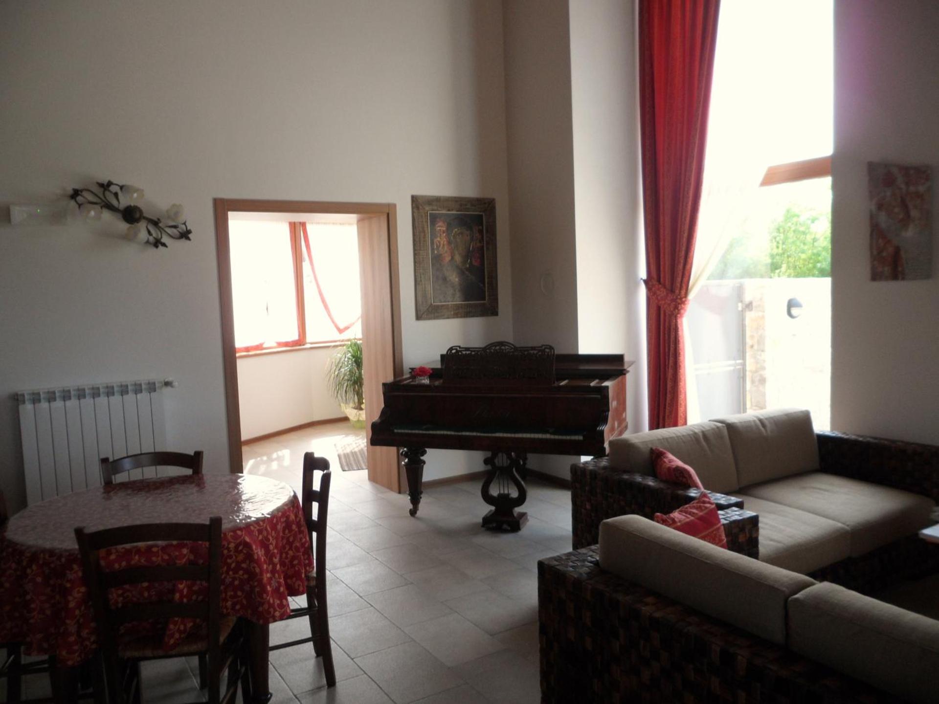 Communal lounge/ TV room