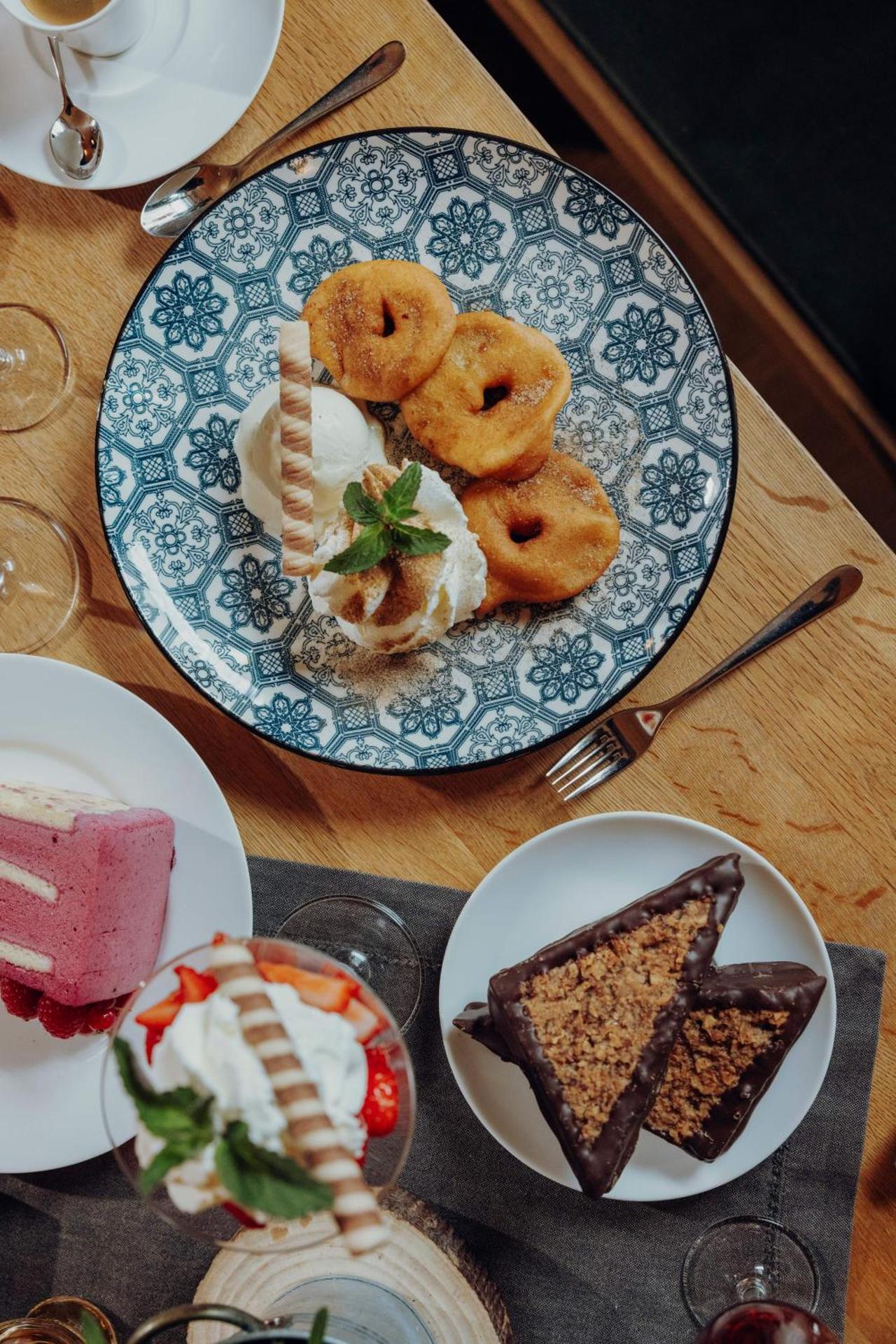 Restaurant/places to eat