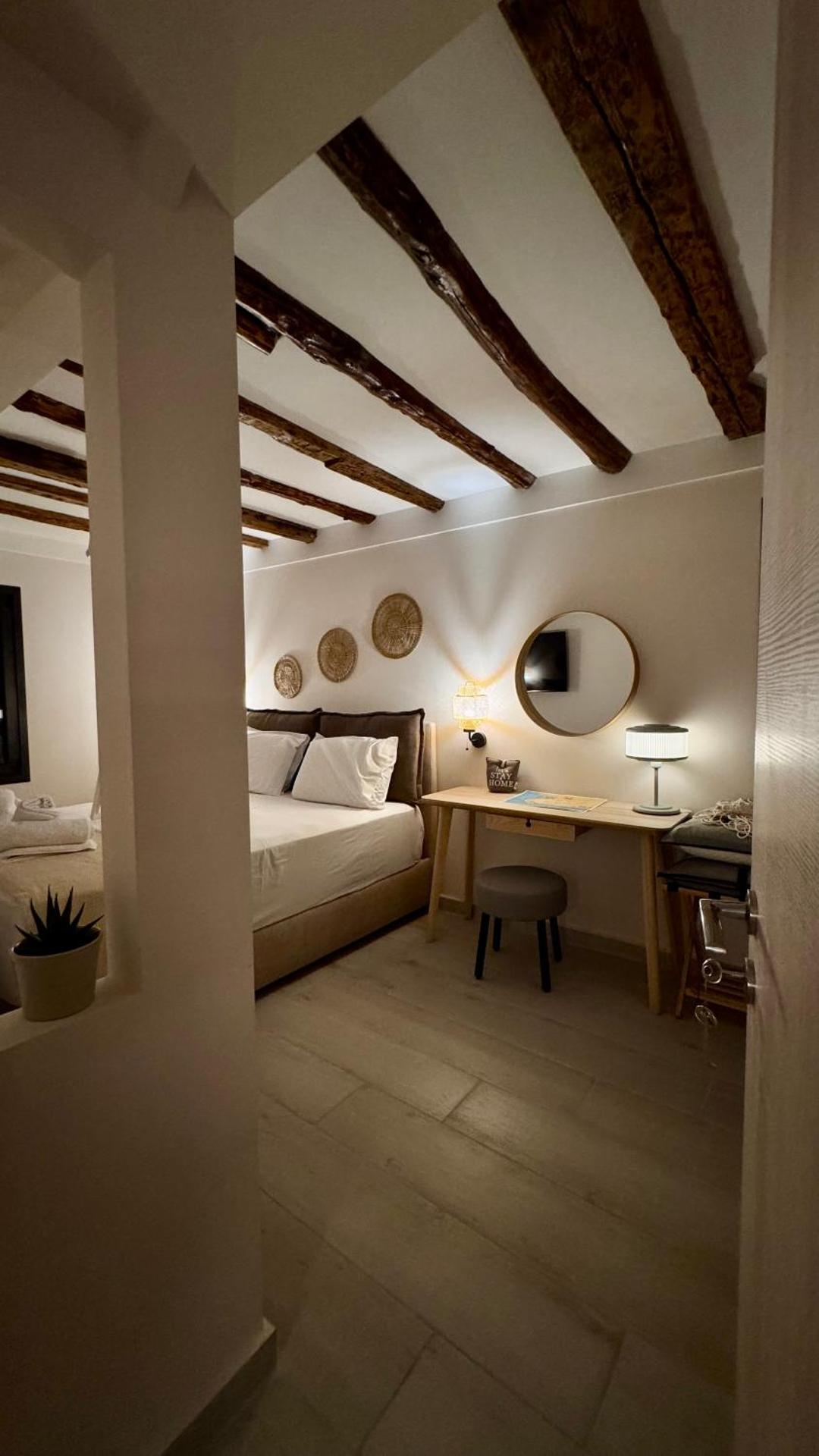 Akonelia - chora center