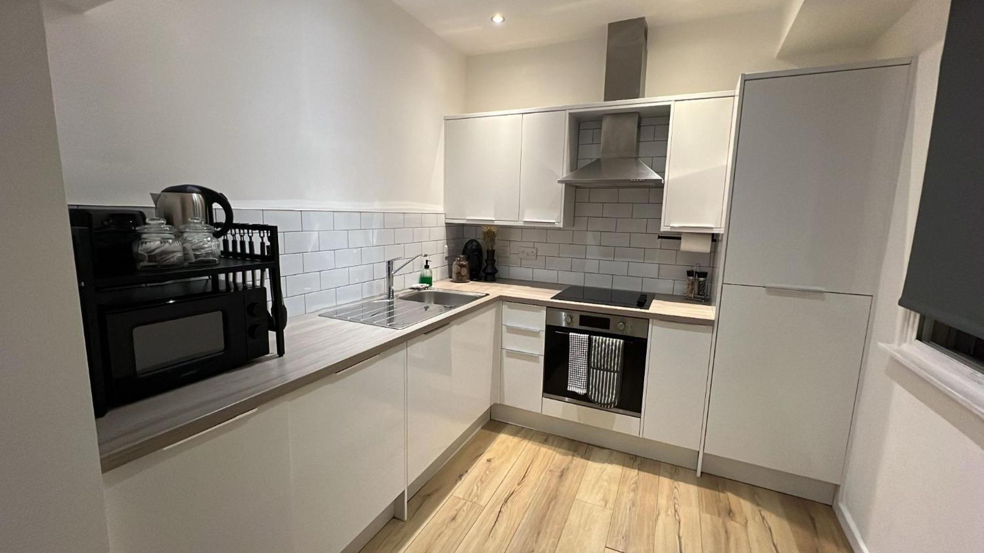 2BR Apartment - LuxeSuites - City Centre