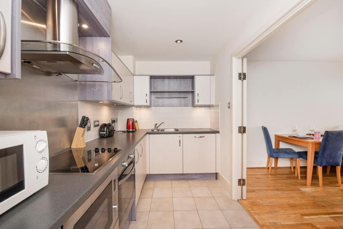 Amazing Thames view apartment