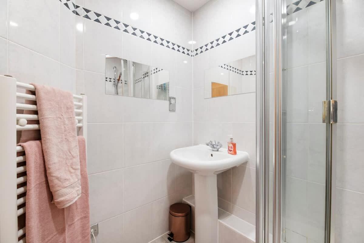 Amazing Thames view apartment