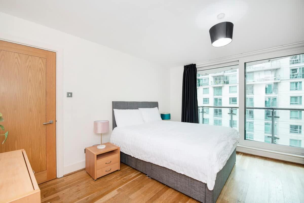 Amazing Thames view apartment