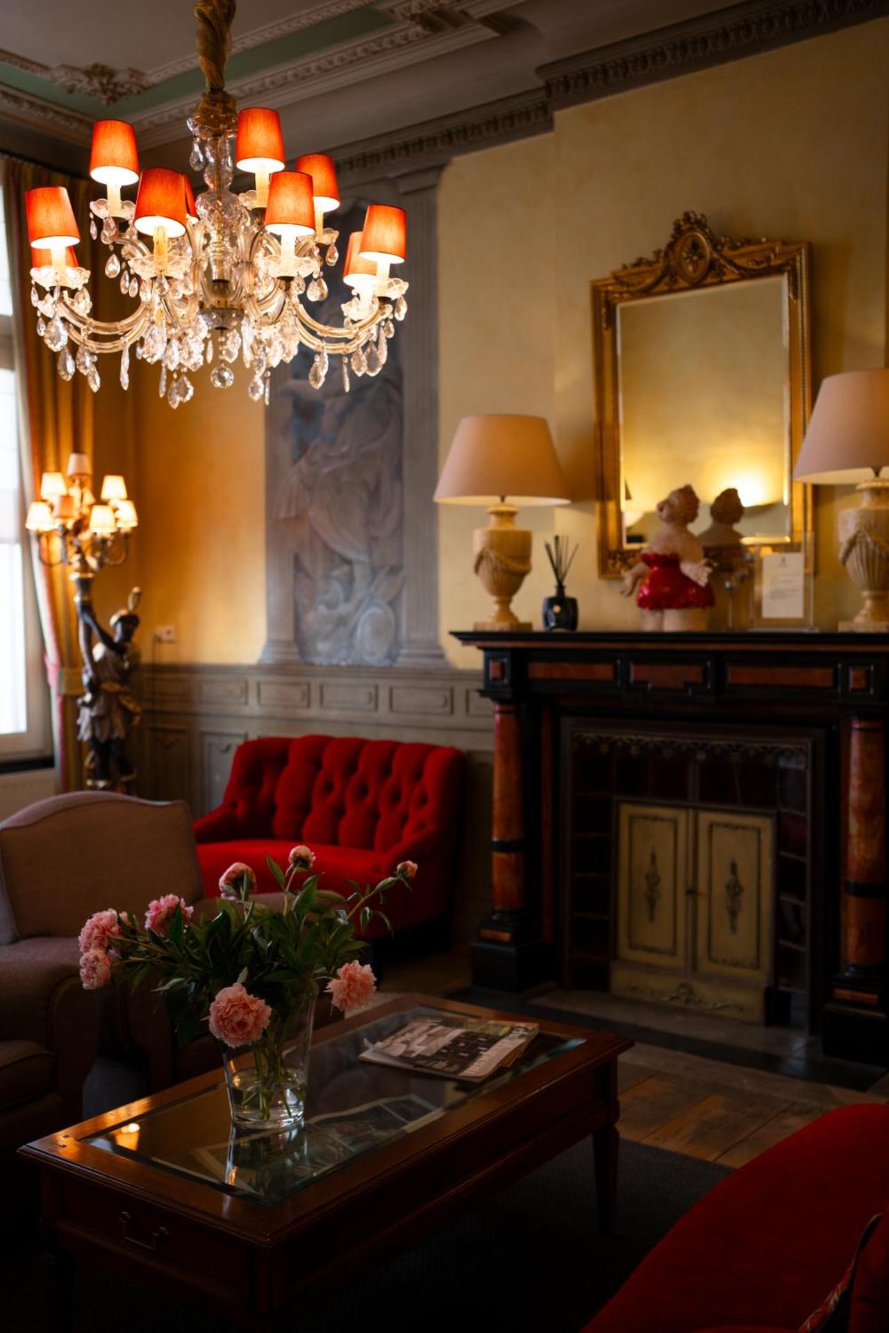 Communal lounge/ TV room