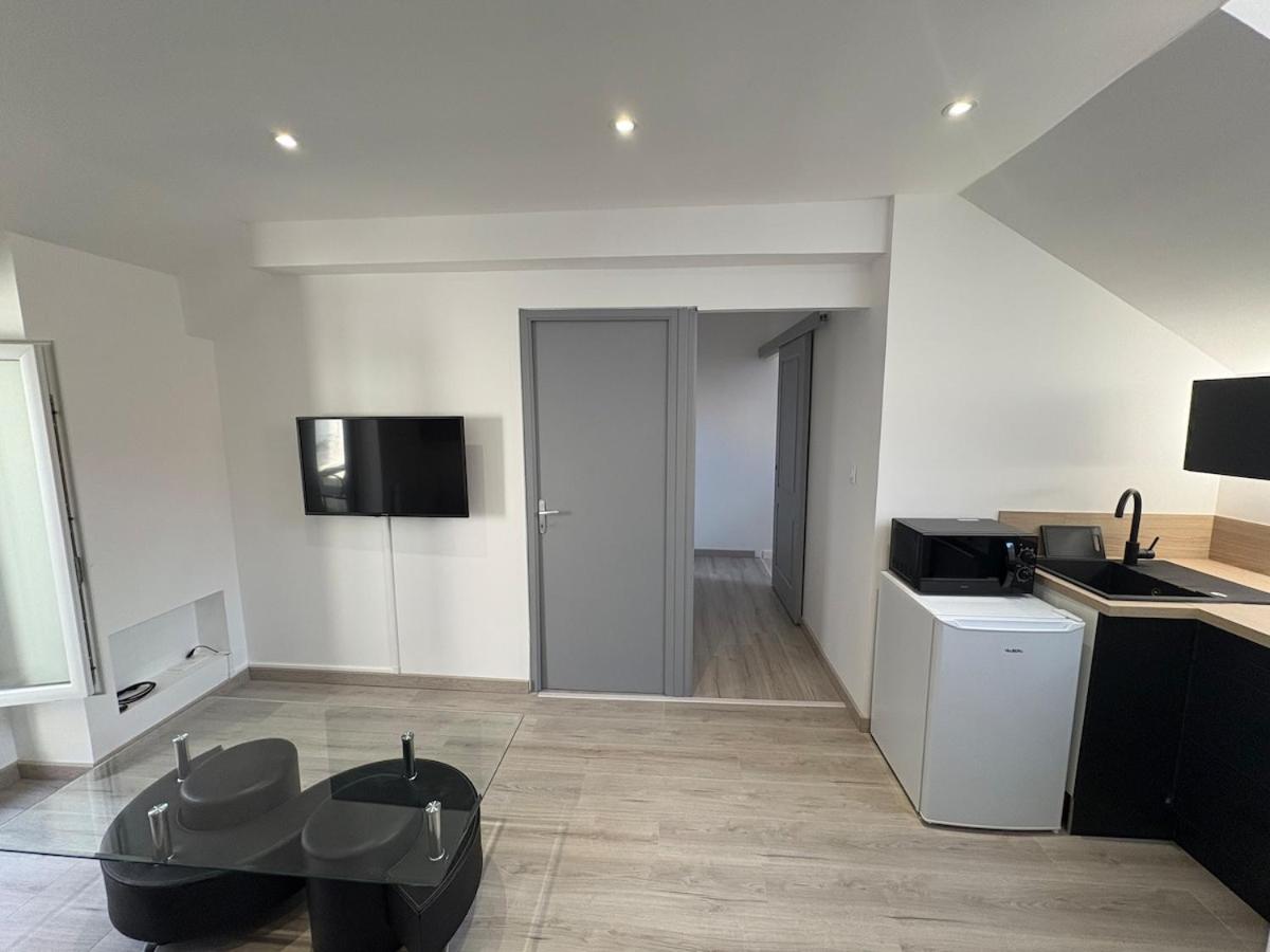 Appartement rénové en centre-ville avec terrasse