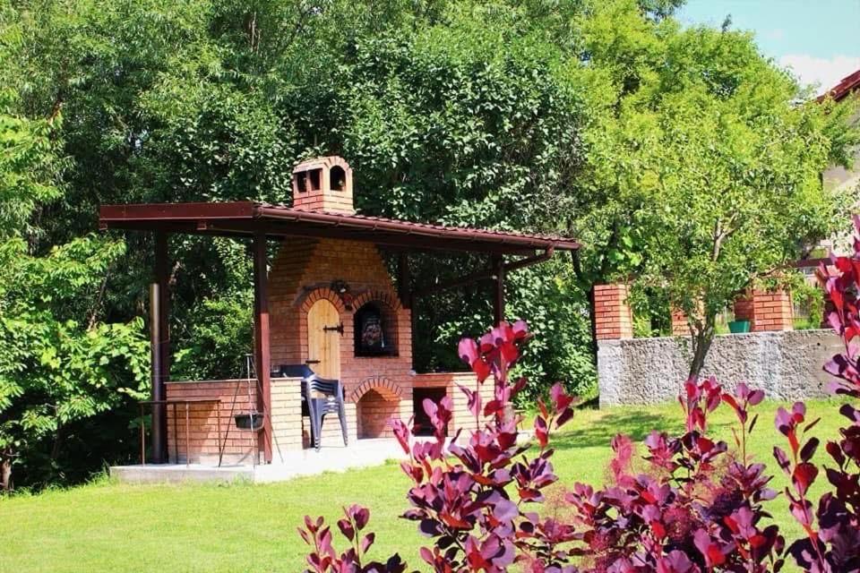 Casa rurală cu livadă LavAndra