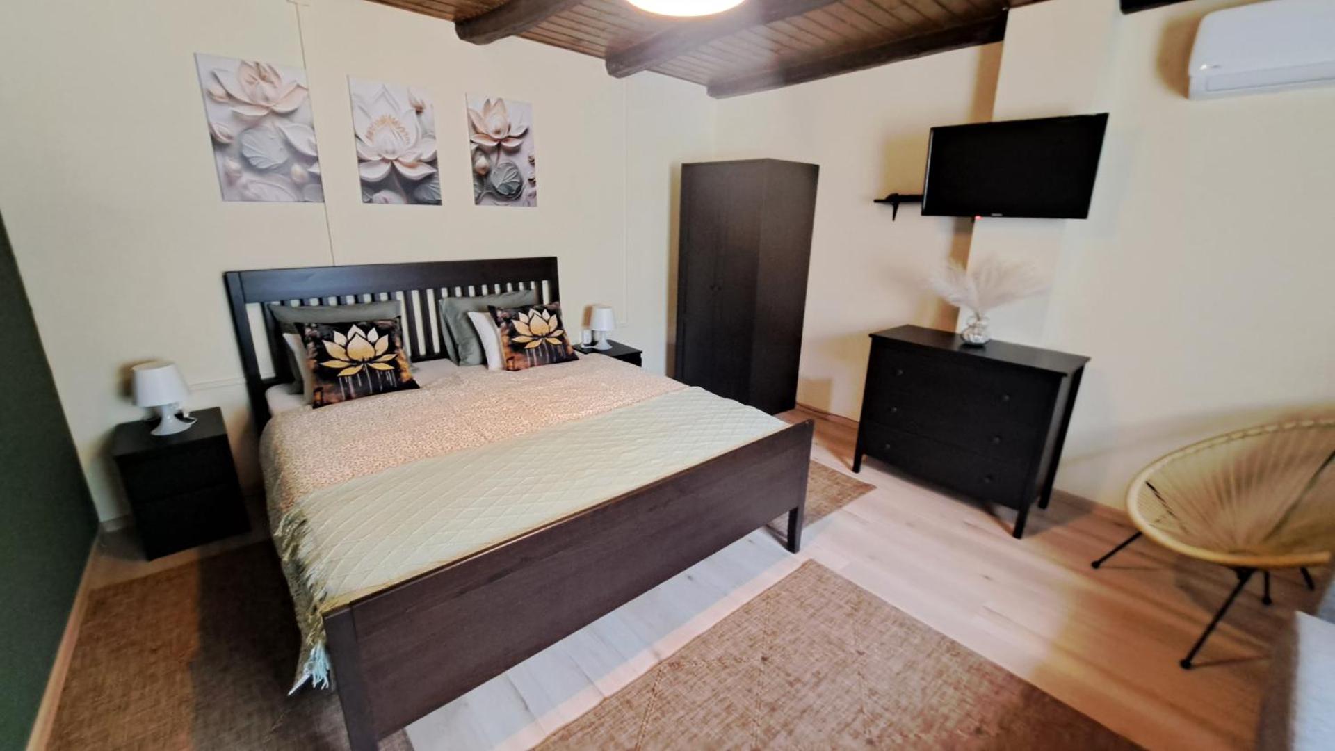 One-Bedroom Apartment with Garden View