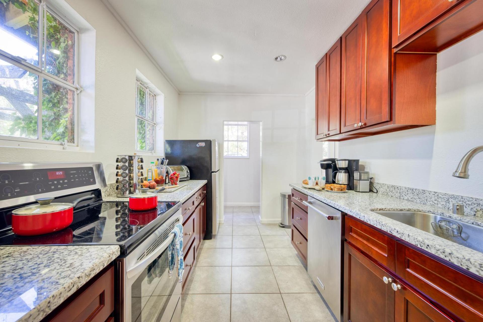 Kitchen or kitchenette