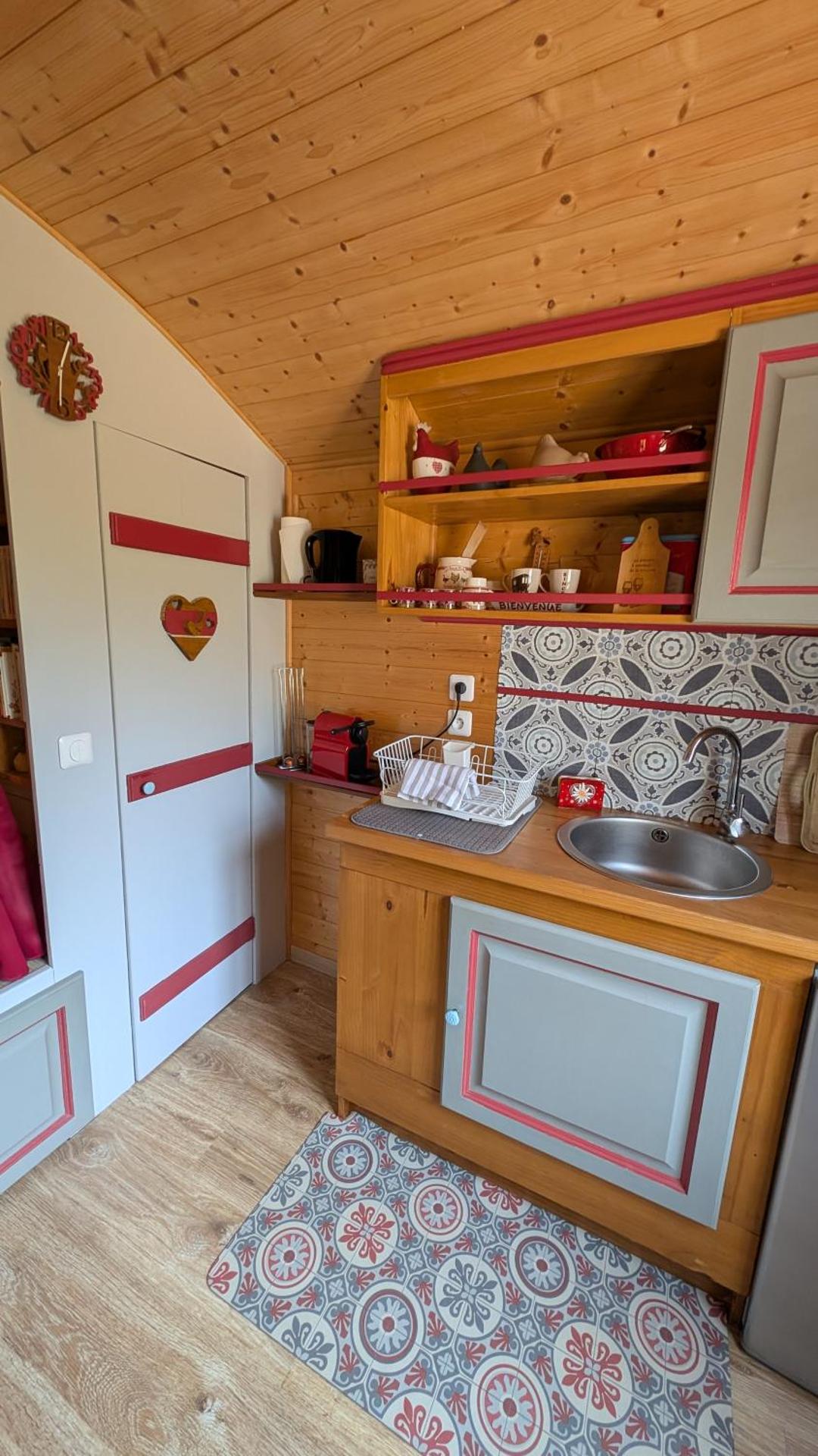 Roulotte romantique avec piscine en Cévennes