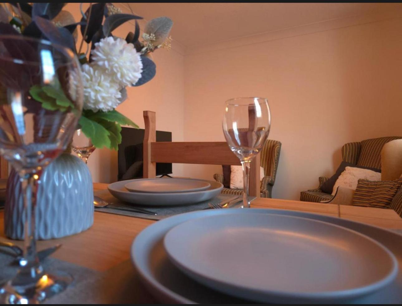 The Serenity Nook - 2 bed flat in the heart of Shefford with parking