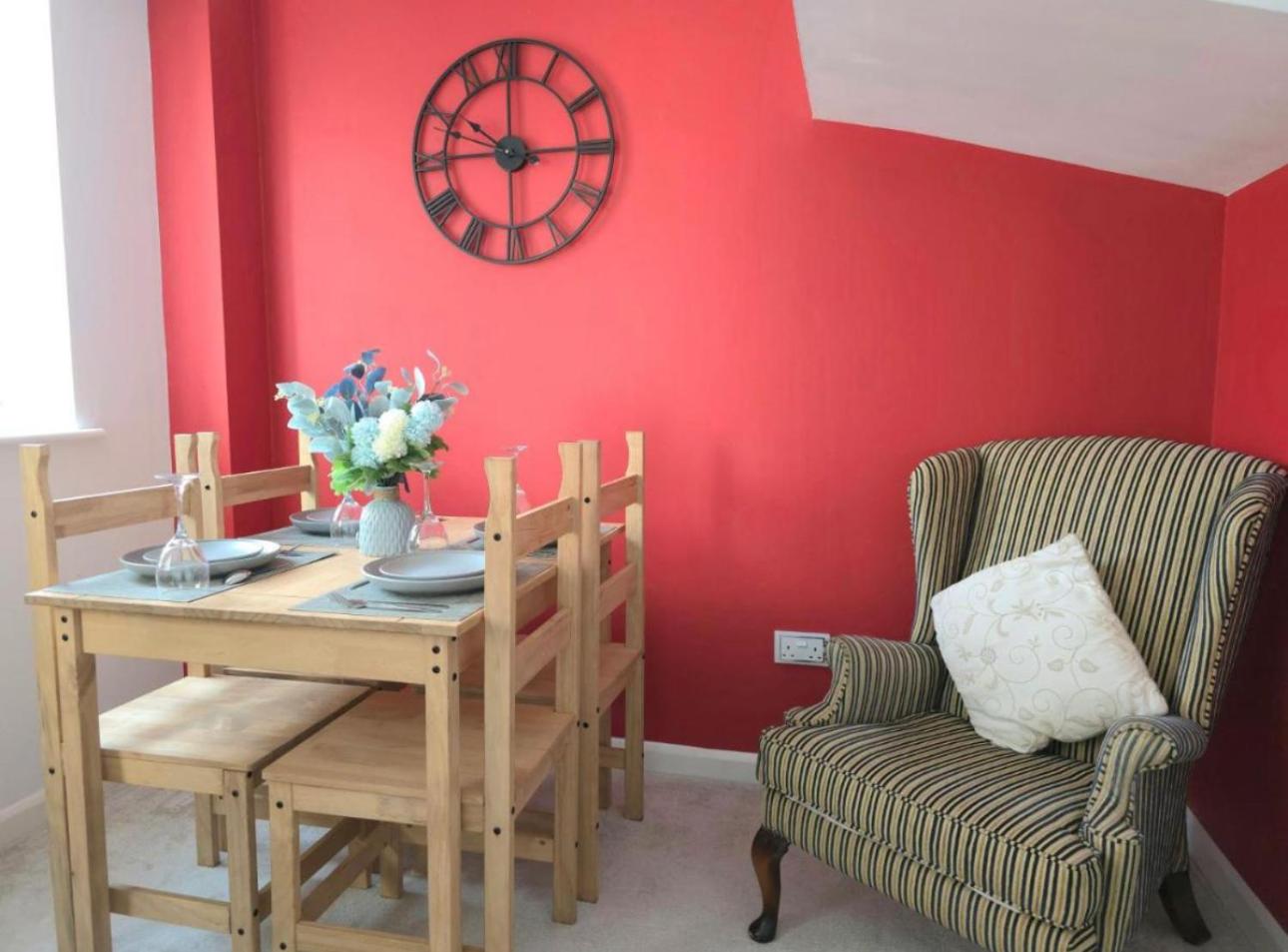 The Serenity Nook - 2 bed flat in the heart of Shefford with parking