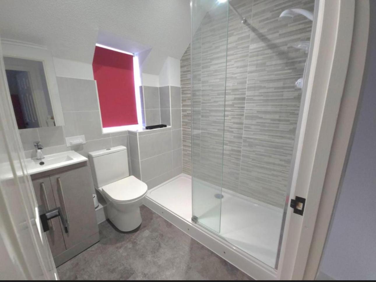 The Serenity Nook - 2 bed flat in the heart of Shefford with parking