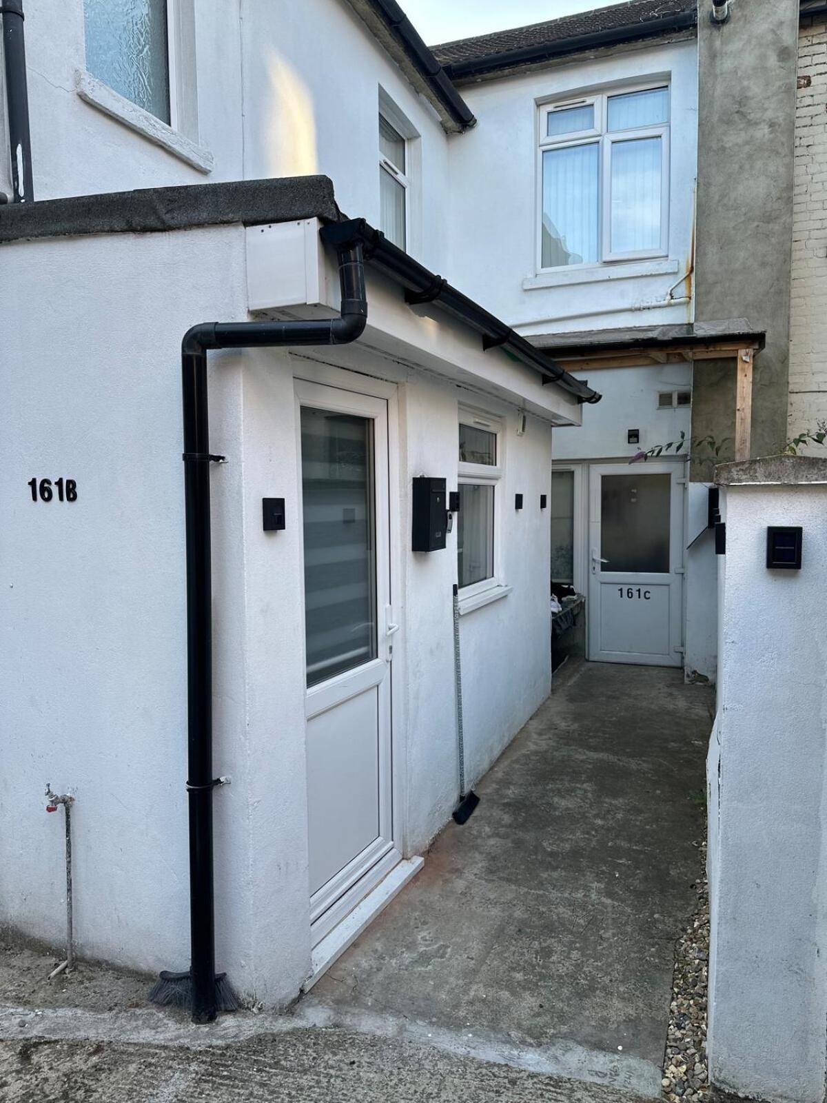 Watford Junction, King Size Bed