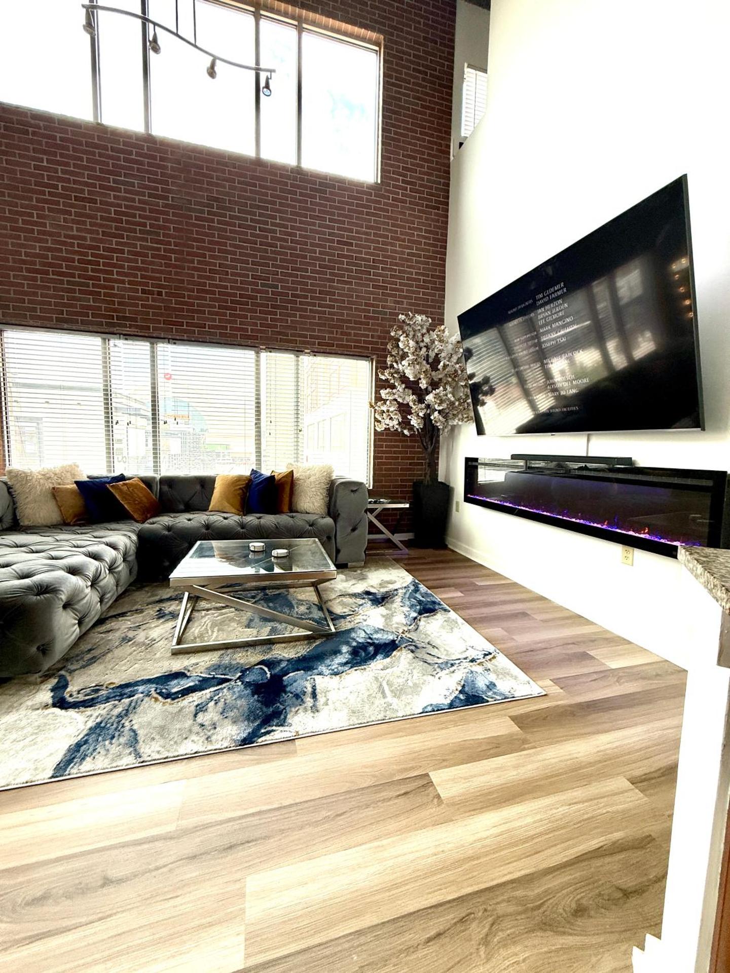 Grand 3br loft in Atlantic Station