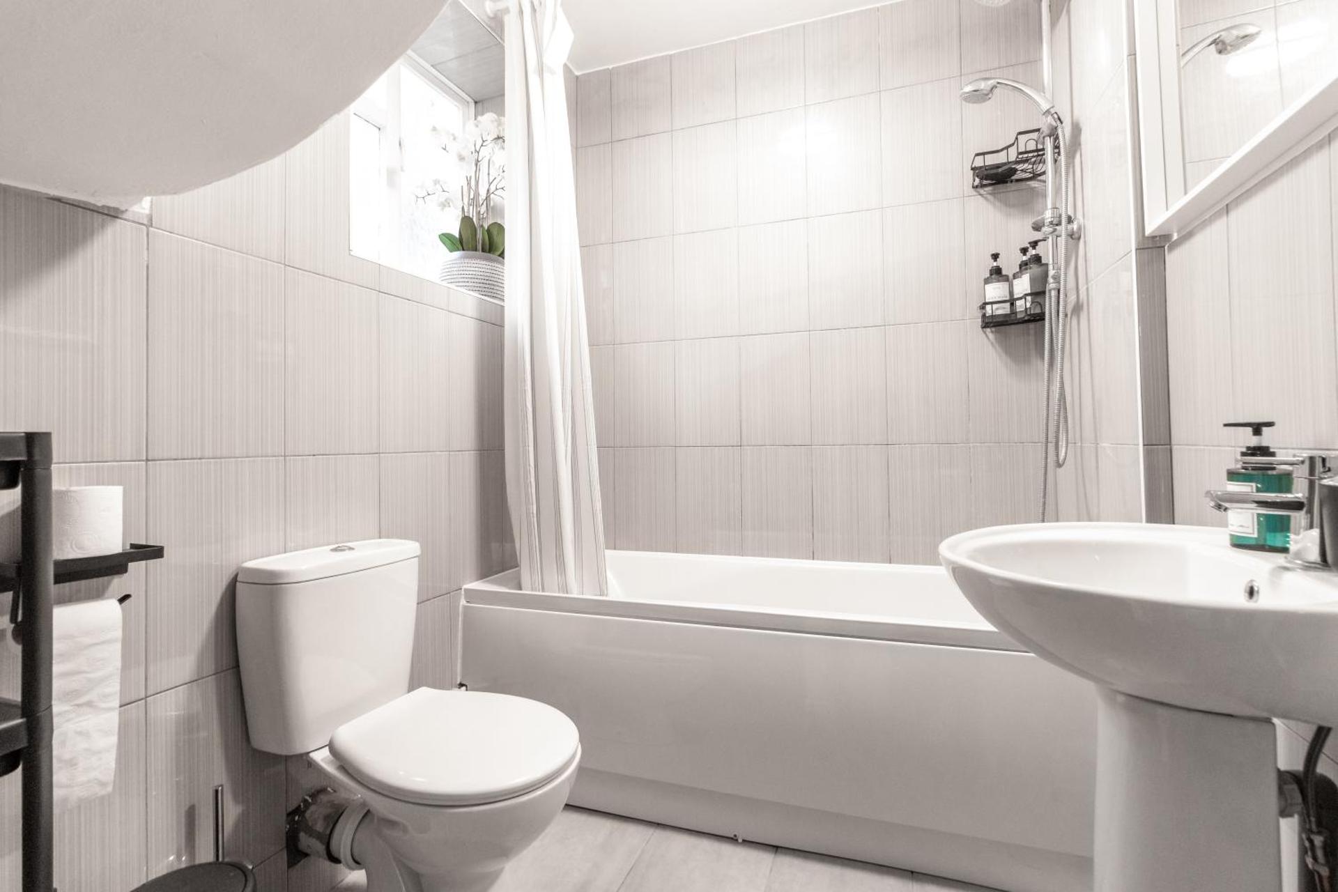 Cosy 3 Bed flat in Shepherds bush Sleeps 8 guest