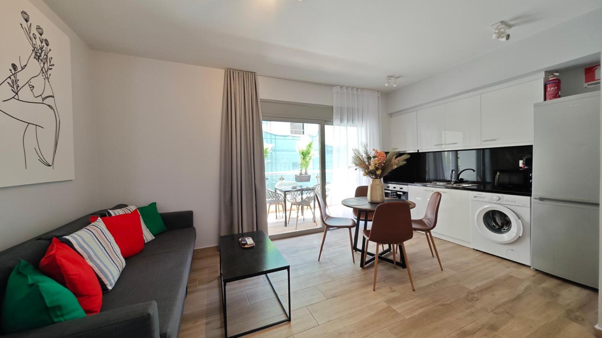 Costa Voula Shared Pool & Beach Apartment A2