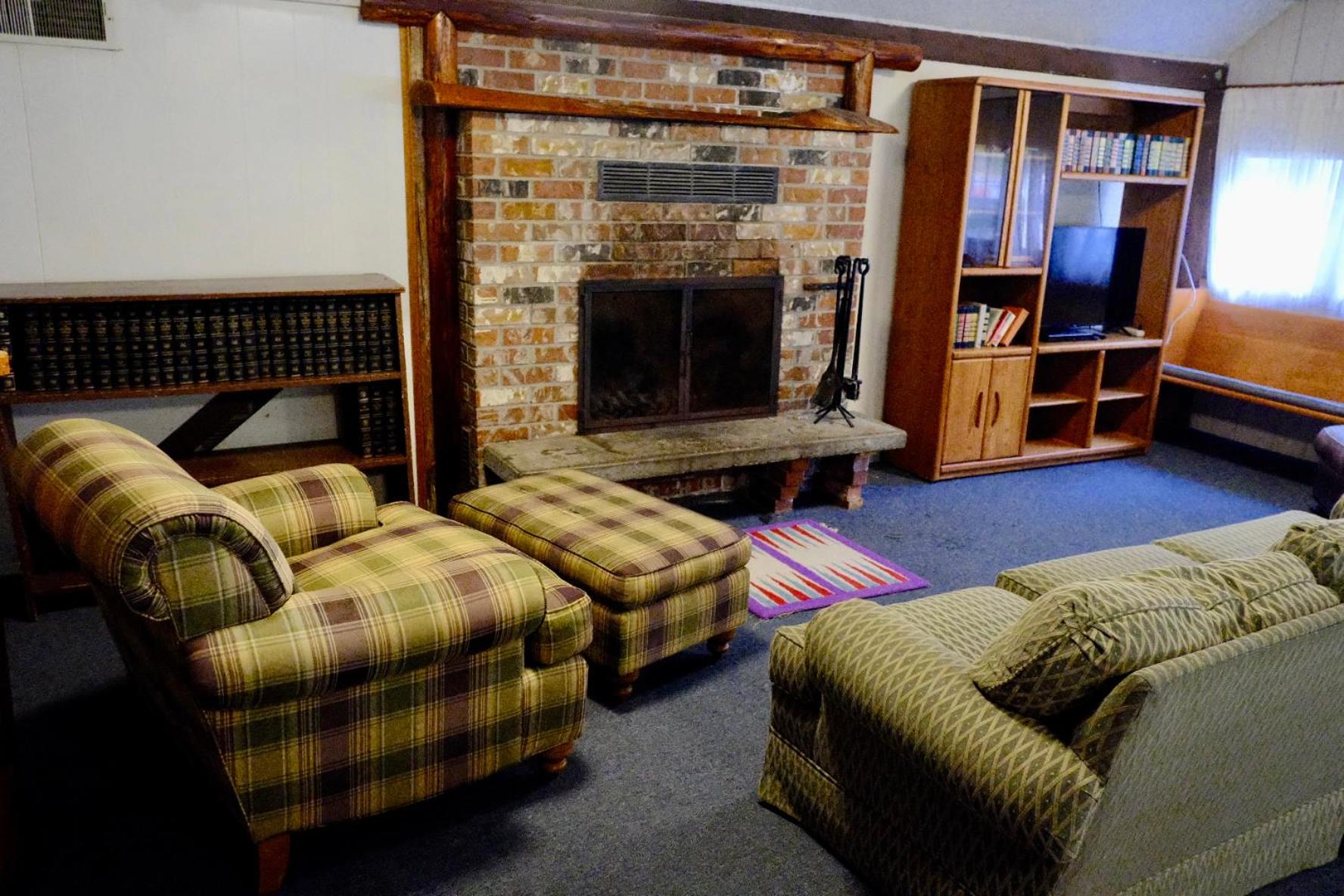 Communal lounge/ TV room