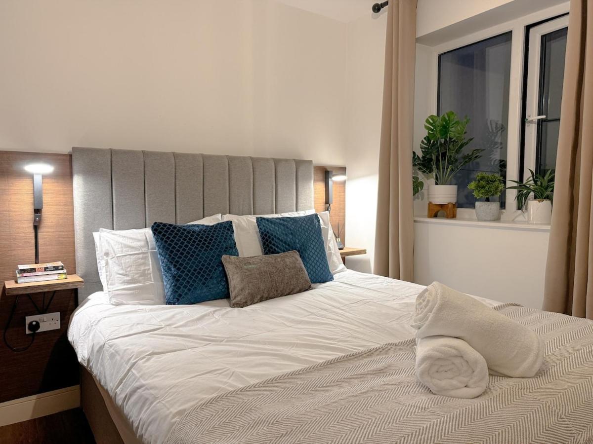 Spacious 2 Bedroom Modern Flat - City Centre