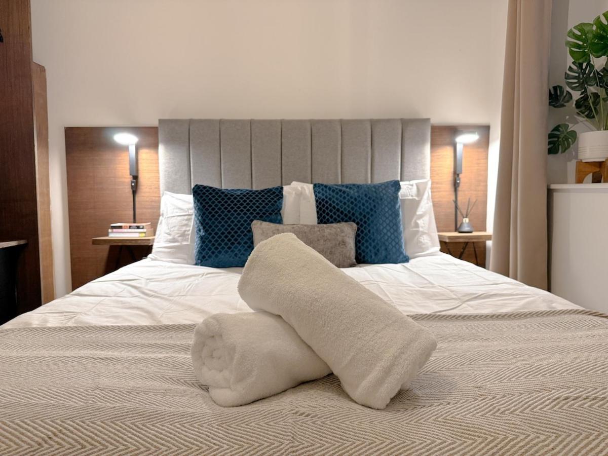 Spacious 2 Bedroom Modern Flat - City Centre