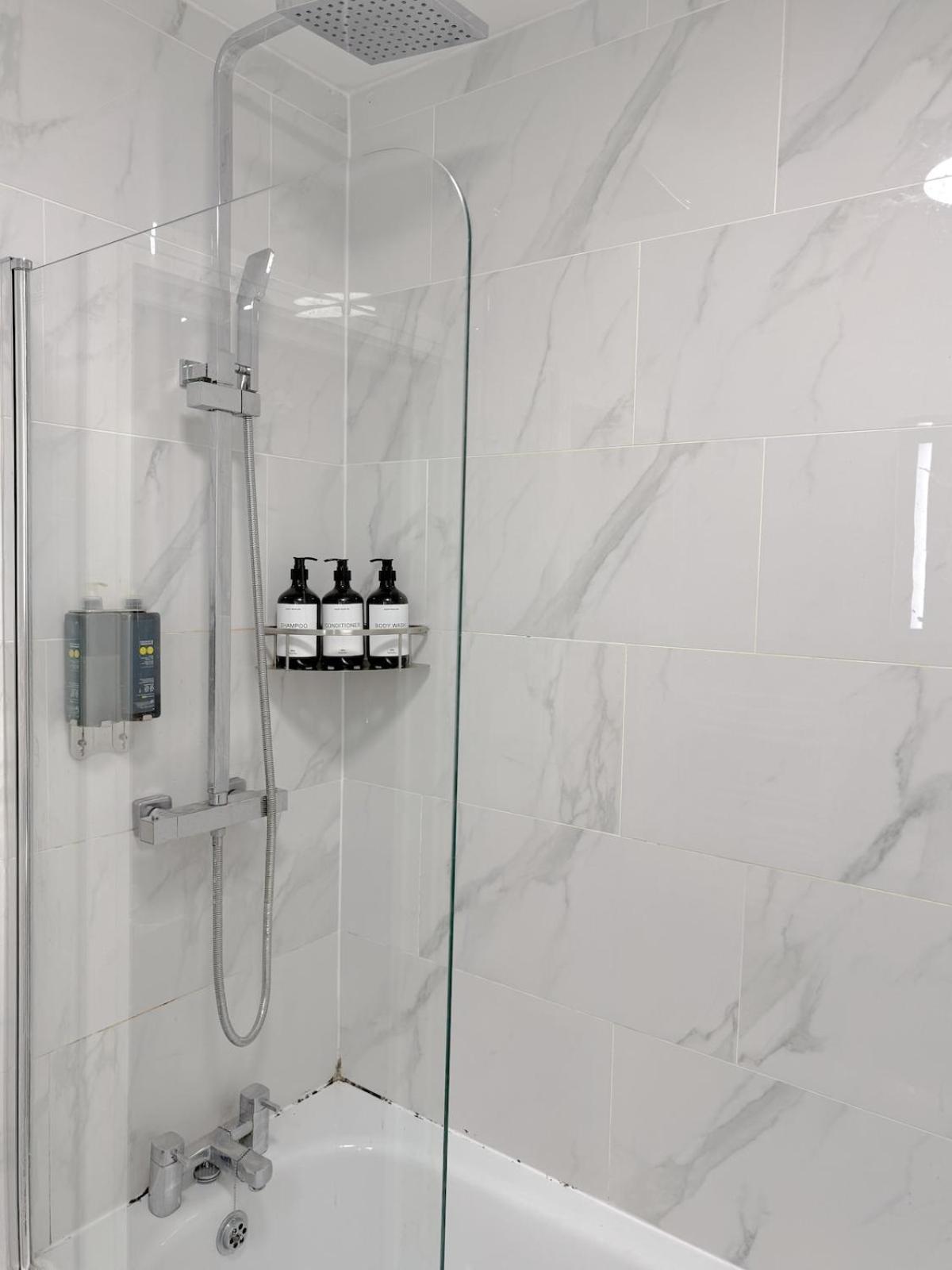 Spacious 2 Bedroom Modern Flat - City Centre