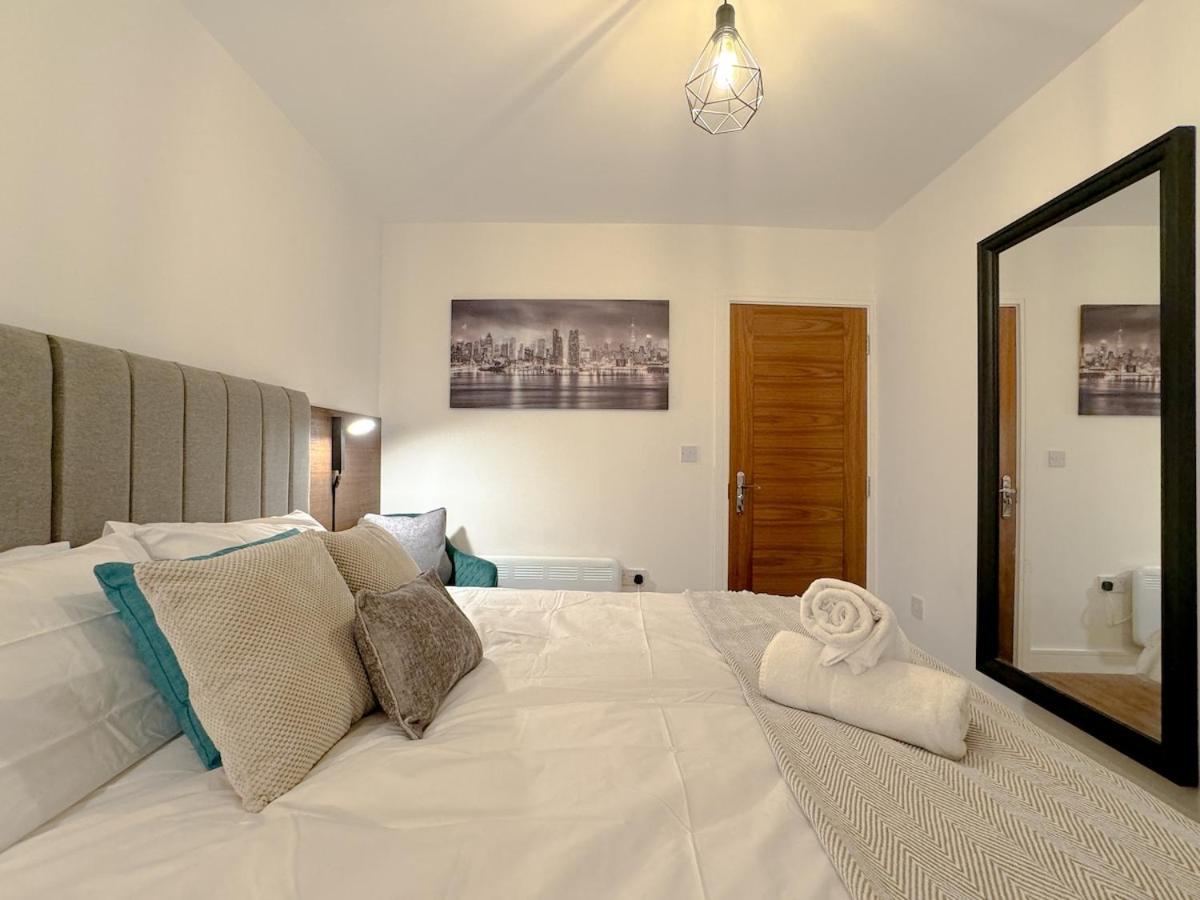 Spacious 2 Bedroom Modern Flat - City Centre