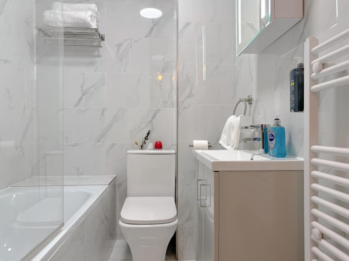 Spacious 2 Bedroom Modern Flat - City Centre