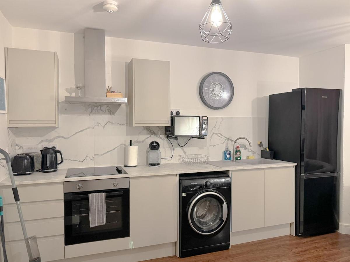 Spacious 2 Bedroom Modern Flat - City Centre