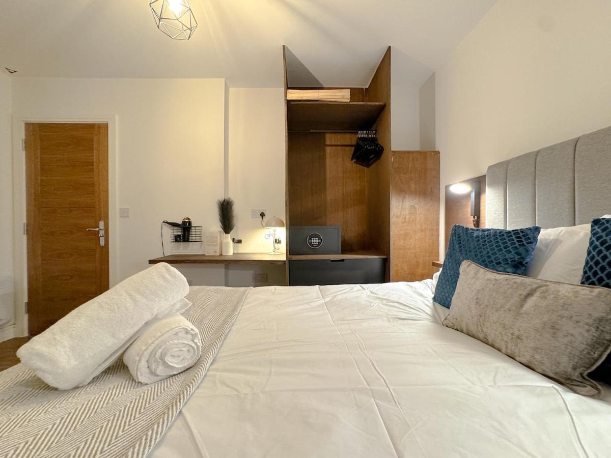 Spacious 2 Bedroom Modern Flat - City Centre