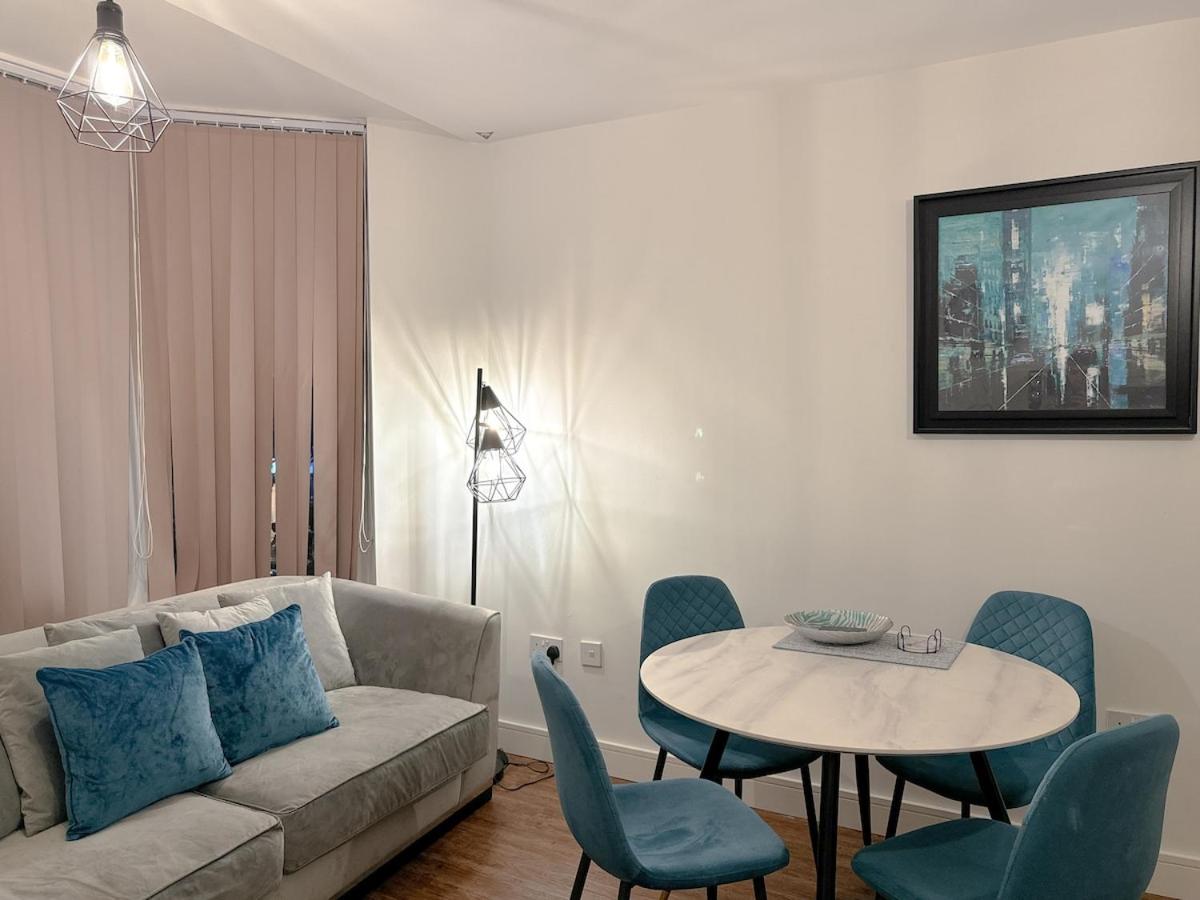 Spacious 2 Bedroom Modern Flat - City Centre