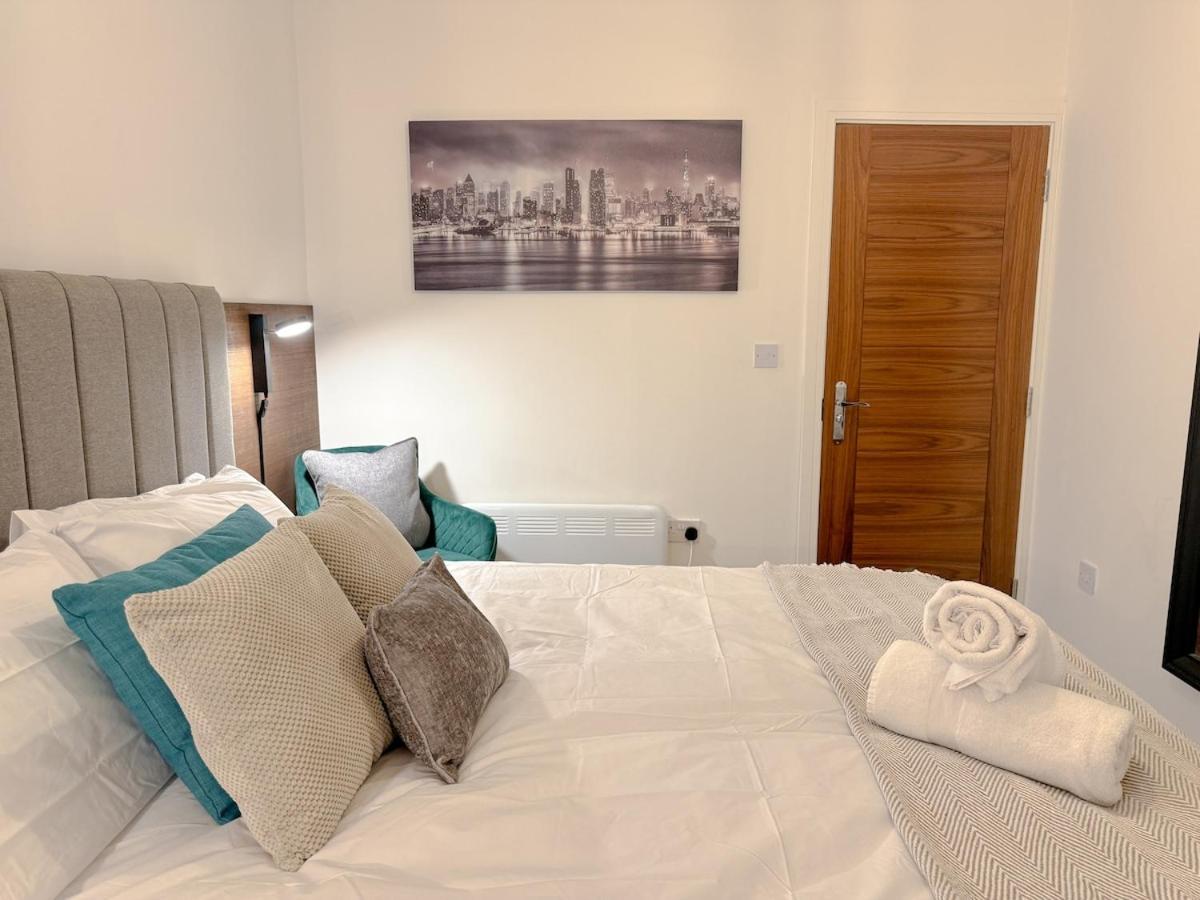 Spacious 2 Bedroom Modern Flat - City Centre