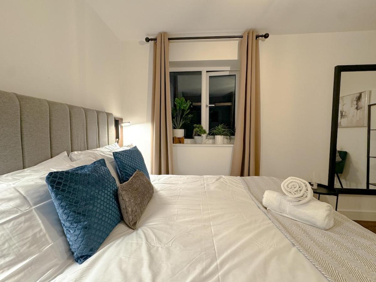 Spacious 2 Bedroom Modern Flat - City Centre