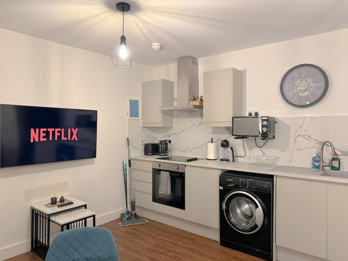 Spacious 2 Bedroom Modern Flat - City Centre