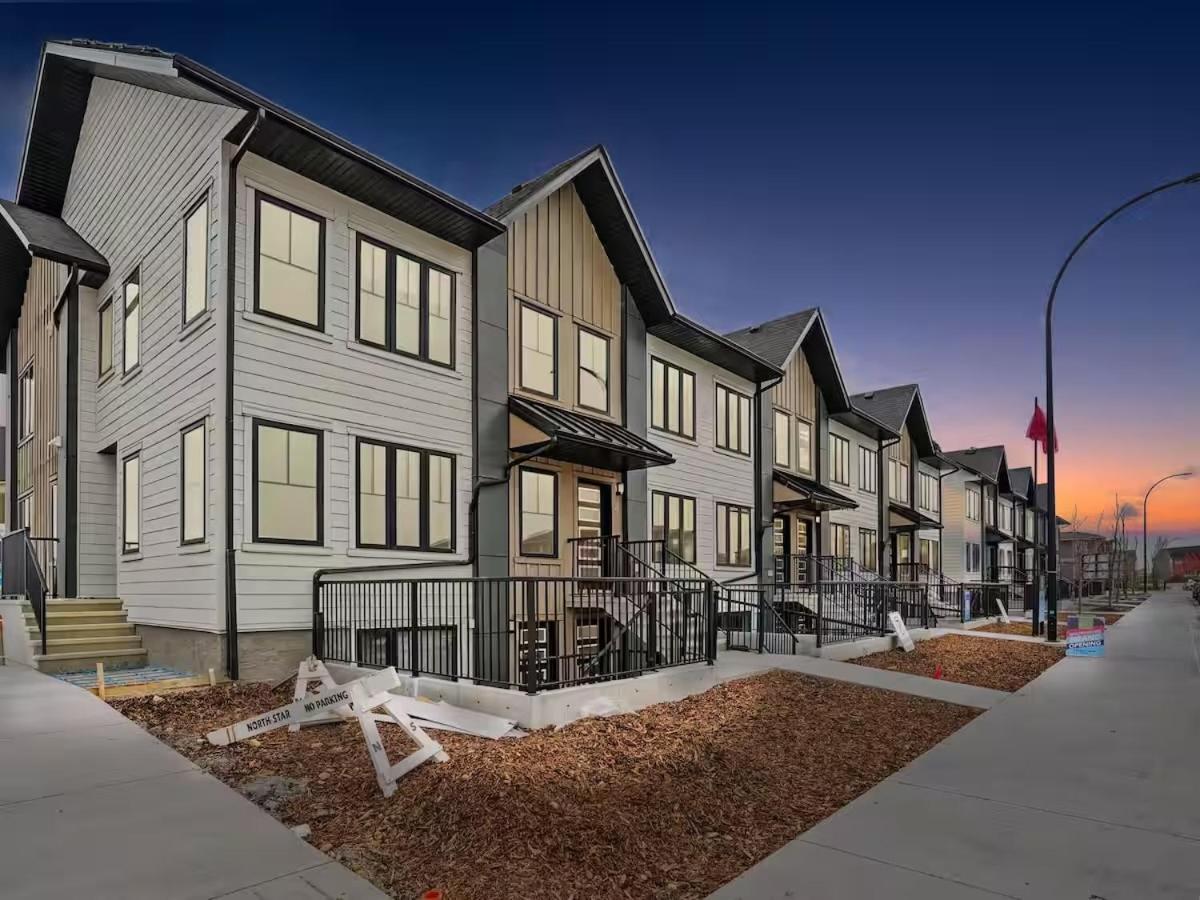 Cozy & Stylish AC Suite Near YYC Airport