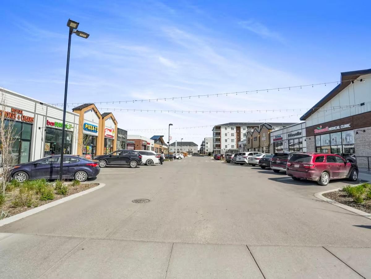 Cozy & Stylish AC Suite Near YYC Airport