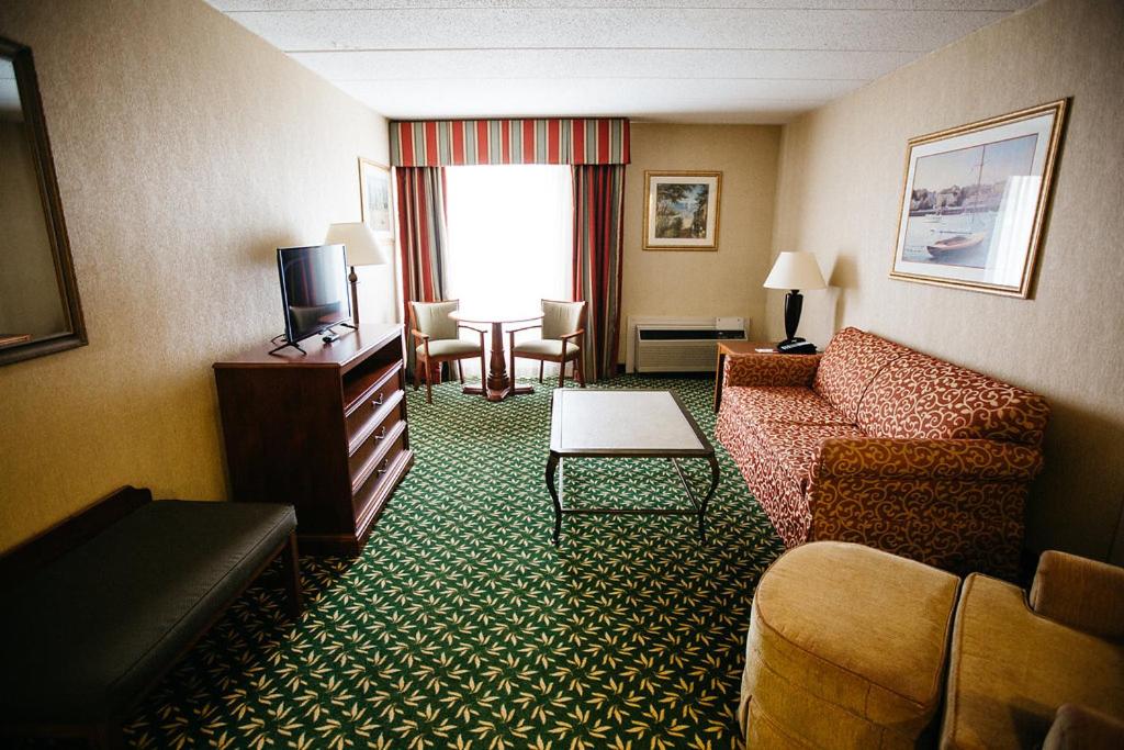 King Suite with Sofa Bed and Spa Bath - Non-Smoking