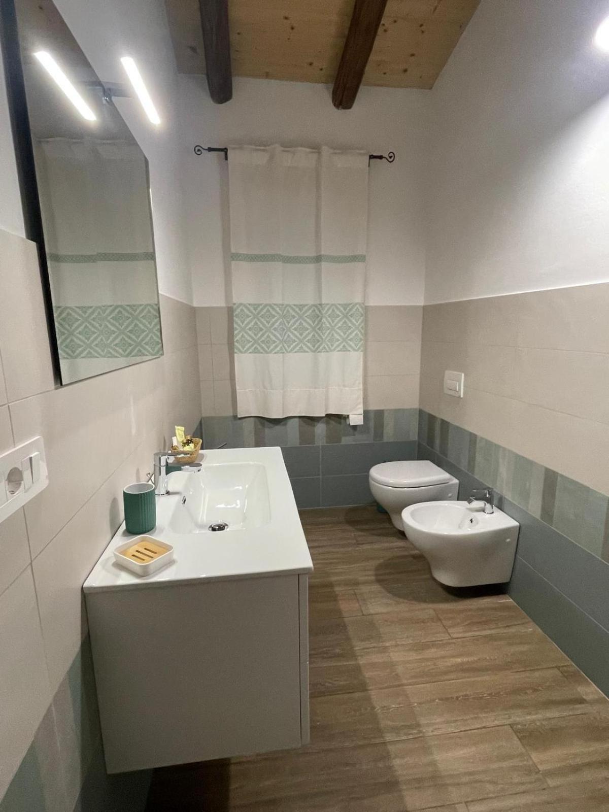 Queen Room with Spa Bath