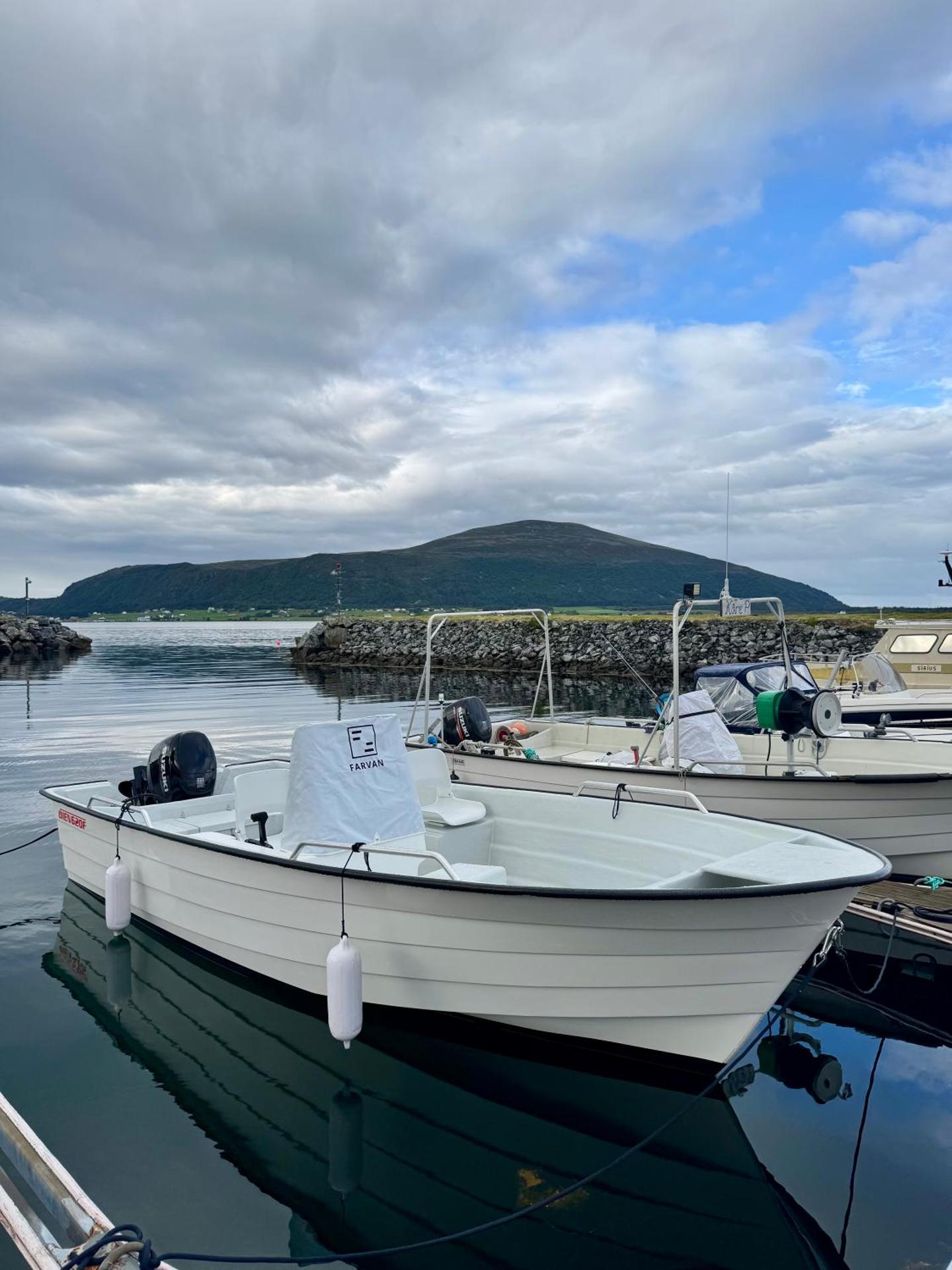 Sjønært feriehus, båt tilgjengelig for leie