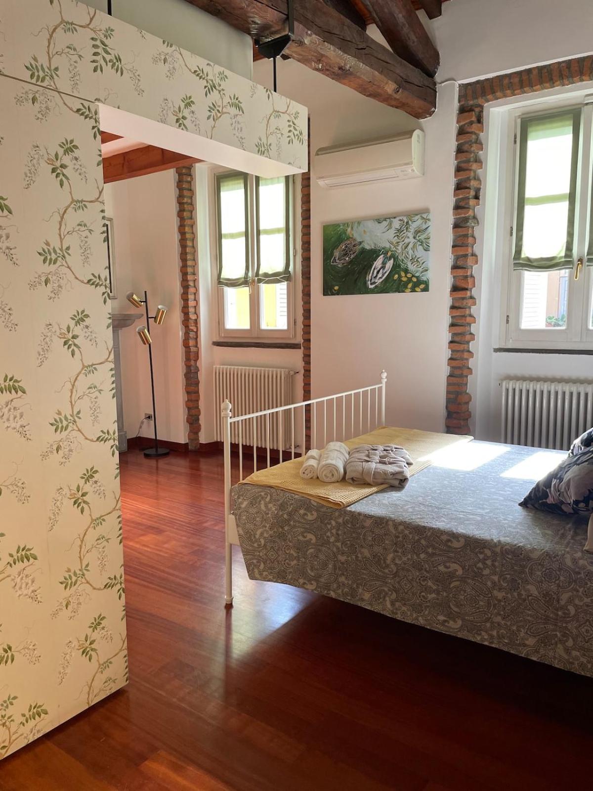 Charming apartment at the Columns of San Lorenzo