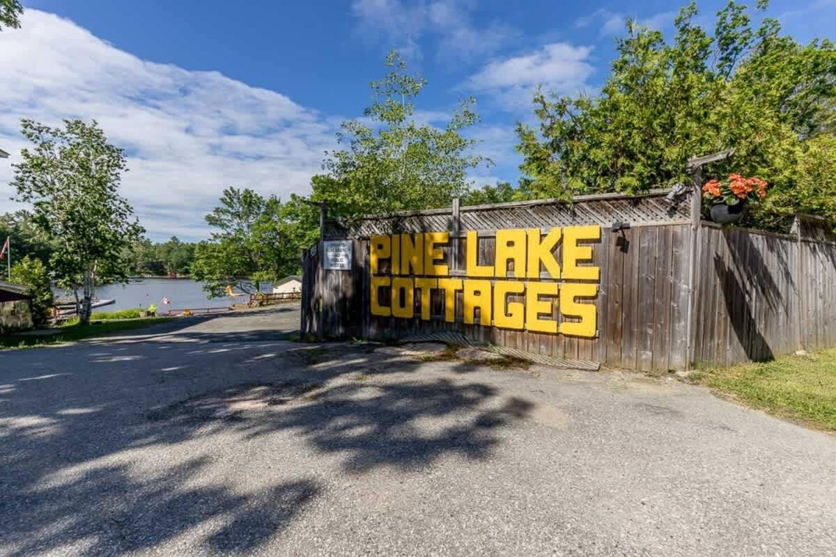 Pine Lake 3-Bedroom Cottage #12 - The Gallery