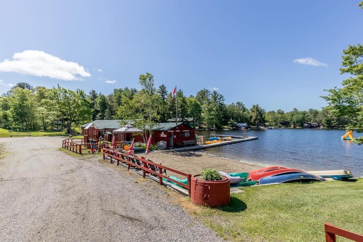 Pine Lake 3-Bedroom Cottage #12 - The Gallery