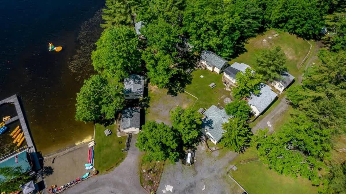 Pine Lake 3-Bedroom Cottage #12 - The Gallery