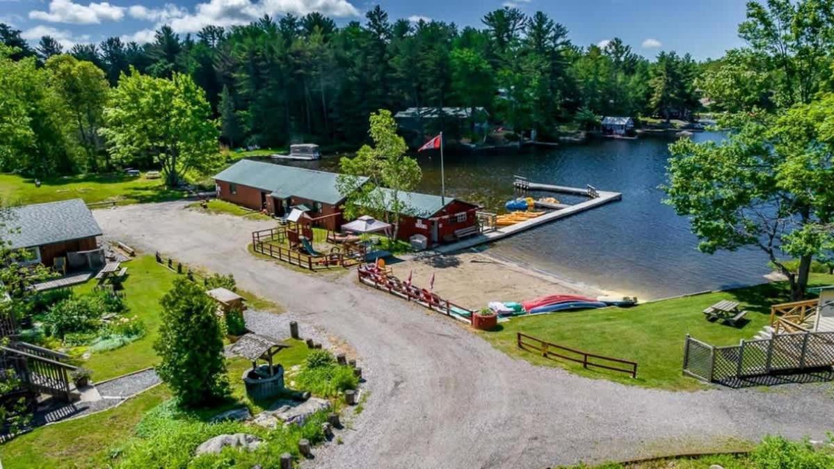 Pine Lake 3-Bedroom Cottage #12 - The Gallery