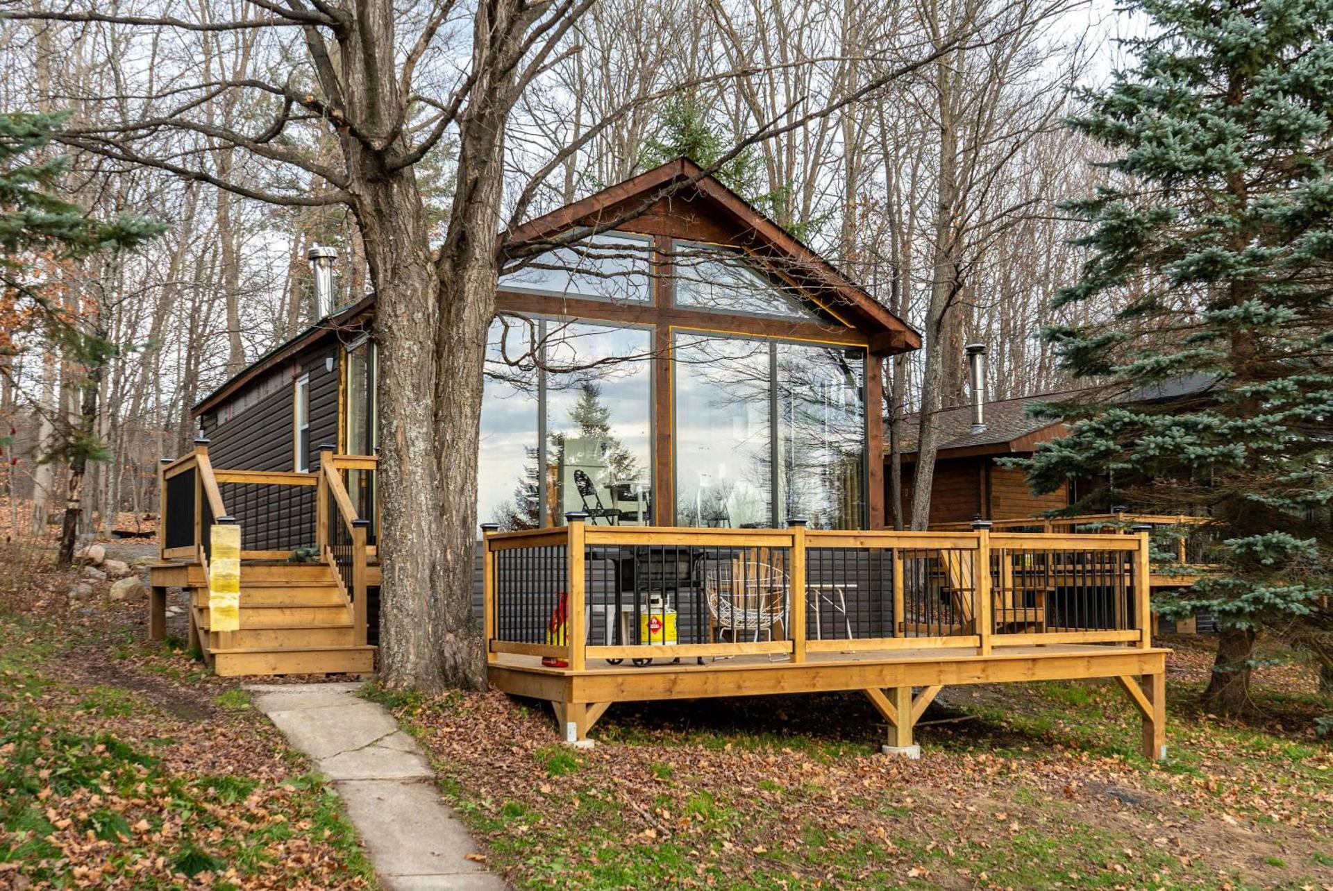 Lake Muskoka 2-bedroom Cottage - Pier 100 #50